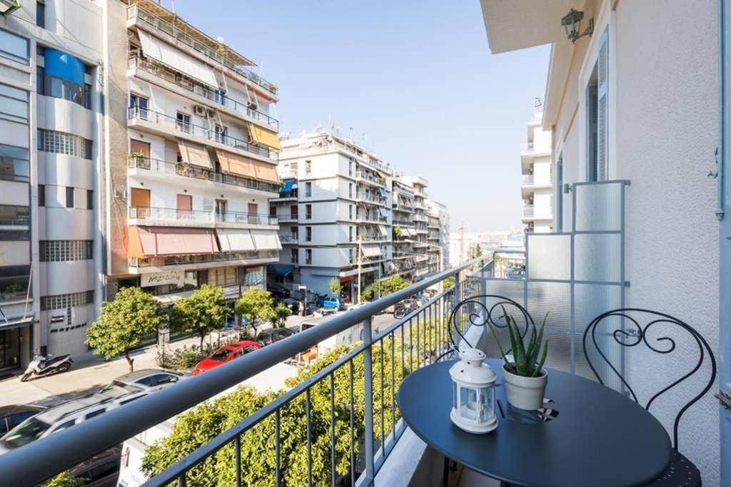 Neoclassical Apartment With 3 Bedrooms In Пирея Екстериор снимка