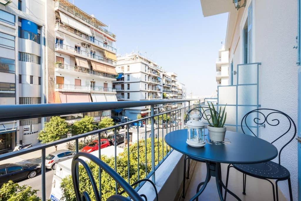 Neoclassical Apartment With 3 Bedrooms In Пирея Екстериор снимка